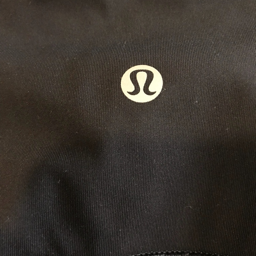 Lululemon crop with detailing. Size 10